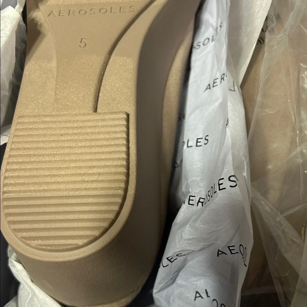 AEROSOLES Trench coat faux suede Platform Slip-Ons size 5 NWOT